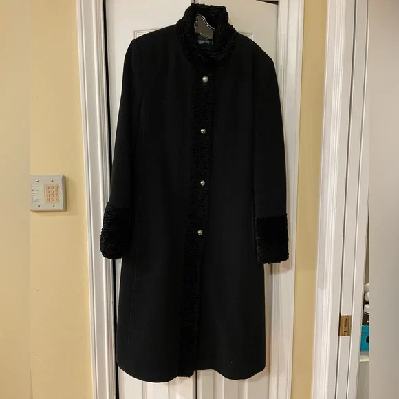 Woolen coat - Picture 2 of 7